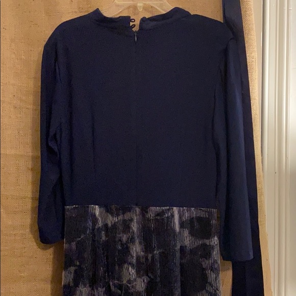 Leslie Fay Navy sequined 💿 evening dress! Perfect for WEDDING💍 season 💙 or Prom! - Picture 6 of 9